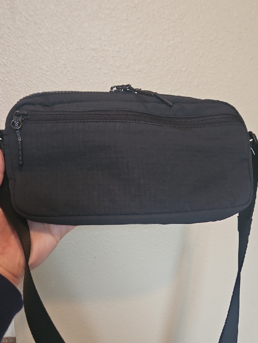 Lululemon Black Compact Messenger Bag with Front Pockets - Picture 2 of 9